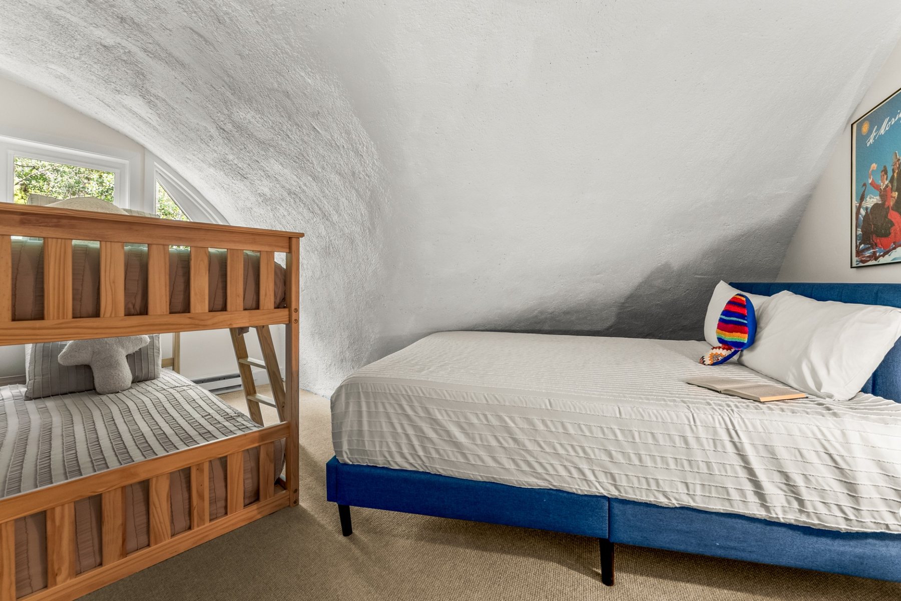 Queen and bunk bedroom in Unit 3